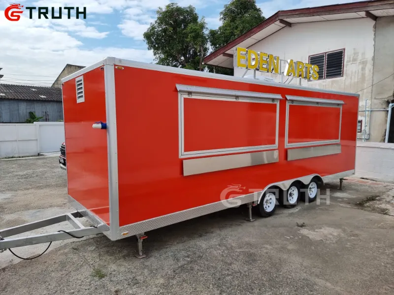 Un cliente tailandese avvia con successo un'attività di pizza e barbecue con un rimorchio per alimenti rossi da 6,7 ​​milioni di Qingdao Truth Technology