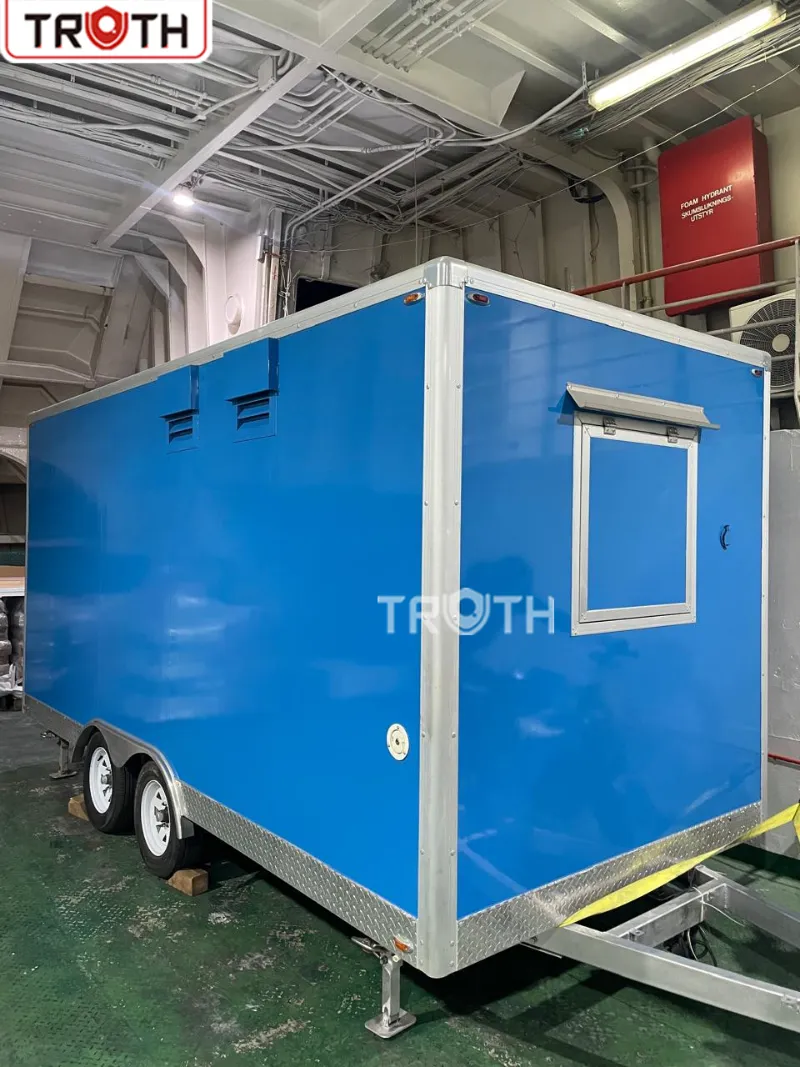 ​Un trailer gastronomico Blue Square per fast food e barbecue a Grenada